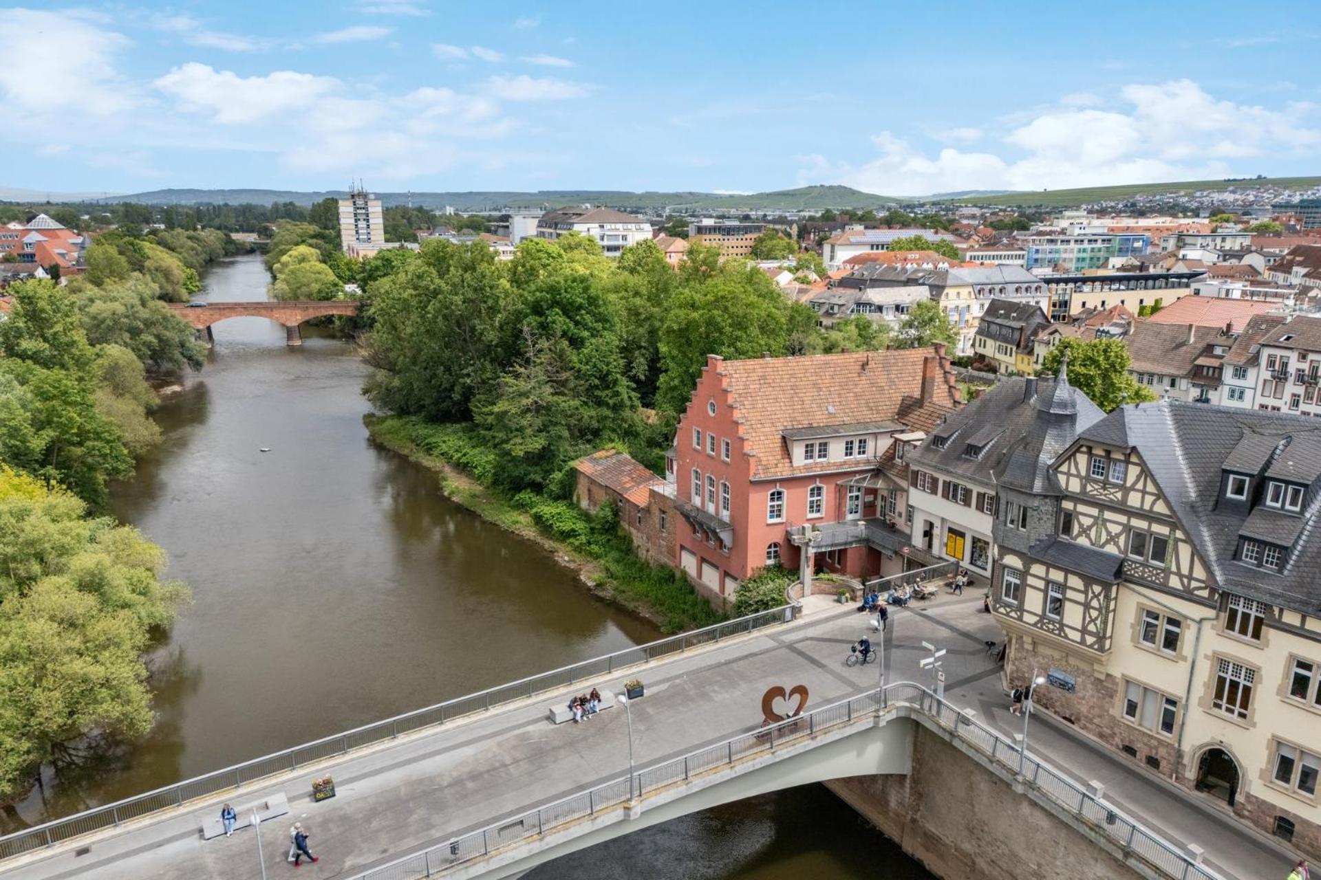 Altstadt Apartment Am Wasser Mit Parkplatz Und Grossem Garten Бад-Кройцнах Экстерьер фото